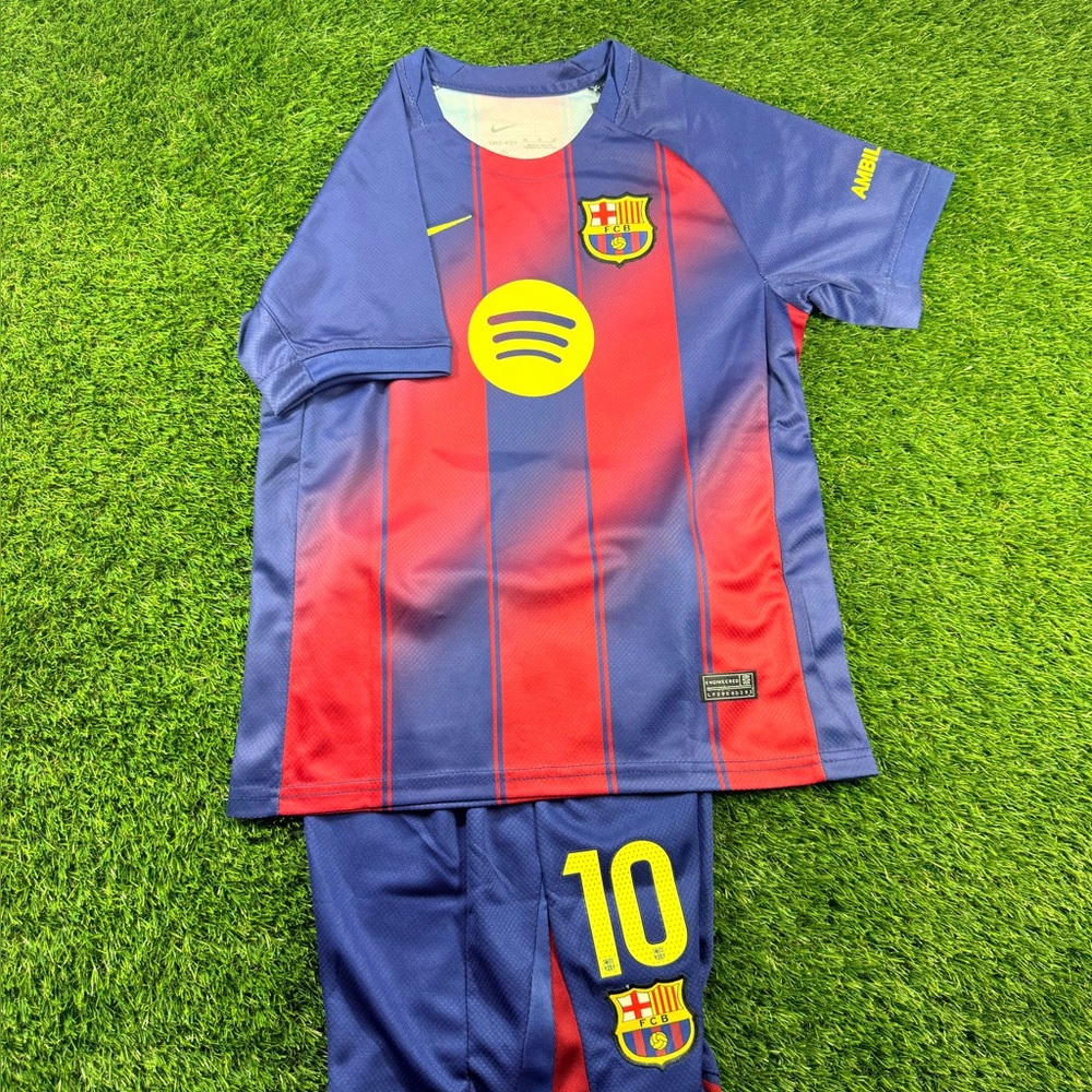 Lamine Yamal Barcelona kids set.